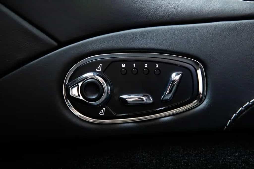 Aston Martin DB11 V8 - 360°VIEW|BRIGHT PACK|HEATED AND VENTIL 12/2019-photo-22