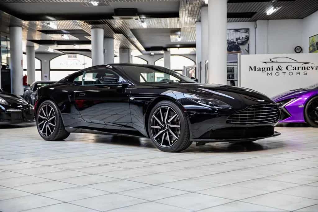 Aston Martin DB11 V8 - 360°VIEW|BRIGHT PACK|HEATED AND VENTIL 12/2019-photo-3