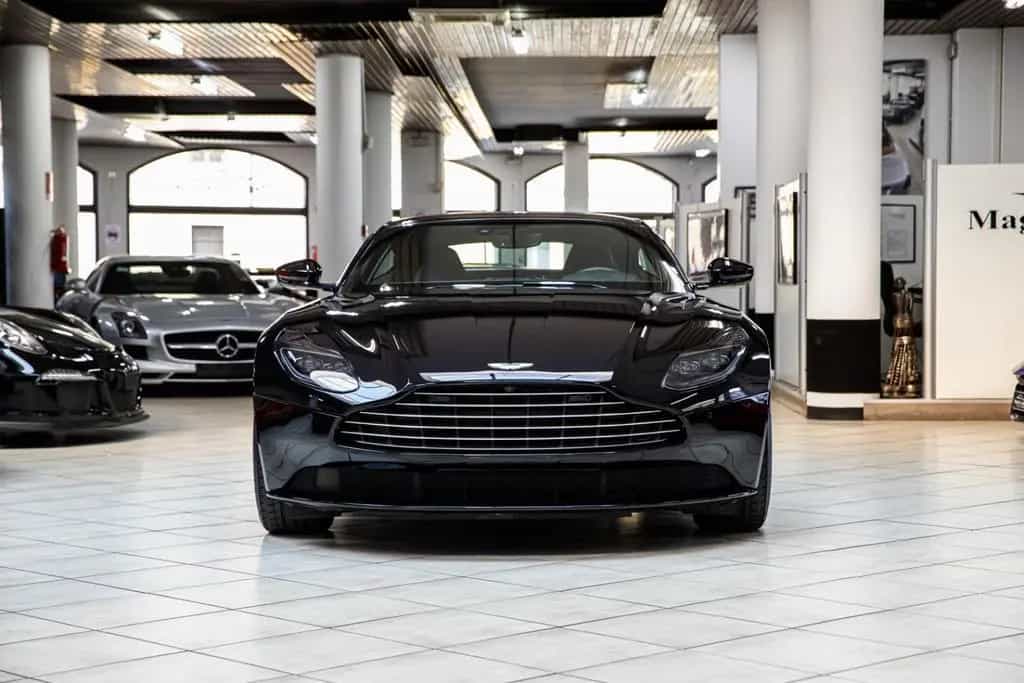 Aston Martin DB11 V8 - 360°VIEW|BRIGHT PACK|HEATED AND VENTIL 12/2019-photo-4