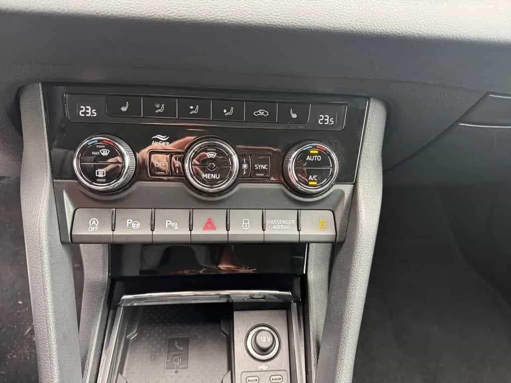 Skoda Karoq Clever 1.5 TSI ACT ACC Navi Rückfahrkam. 02/2022-photo-24