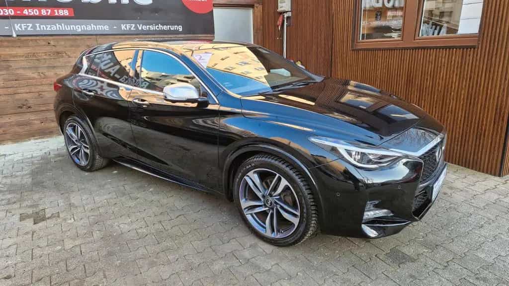 Infiniti Q30 S 1.6t DCT FWD Sport, 360° Kamera, Navi 05/2017-photo-2