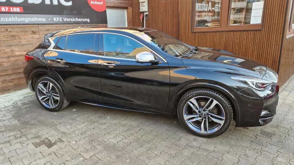 Infiniti Q30 S 1.6t DCT FWD Sport, 360° Kamera, Navi 05/2017-photo-3