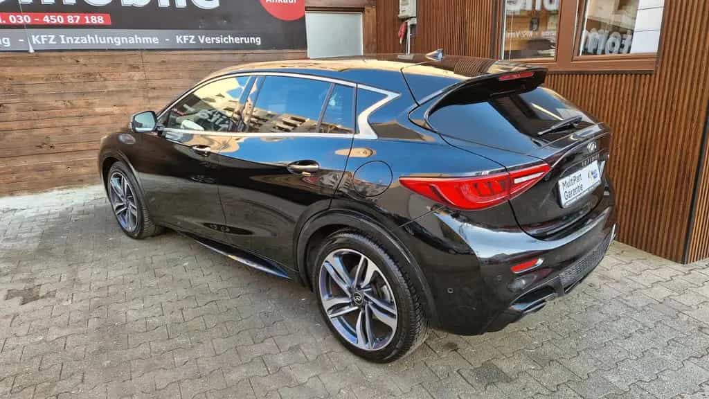 Infiniti Q30 S 1.6t DCT FWD Sport, 360° Kamera, Navi 05/2017-photo-5