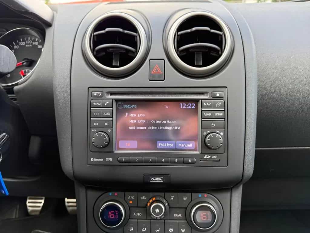 Nissan Qashqai 1.6i Navi 360° Kamera Panorama Bluetooth 11/2013-photo-23