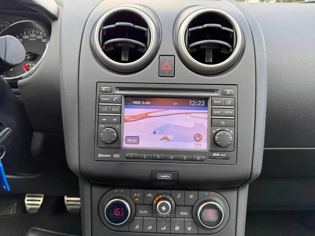 Nissan Qashqai 1.6i Navi 360° Kamera Panorama Bluetooth 11/2013-photo-25