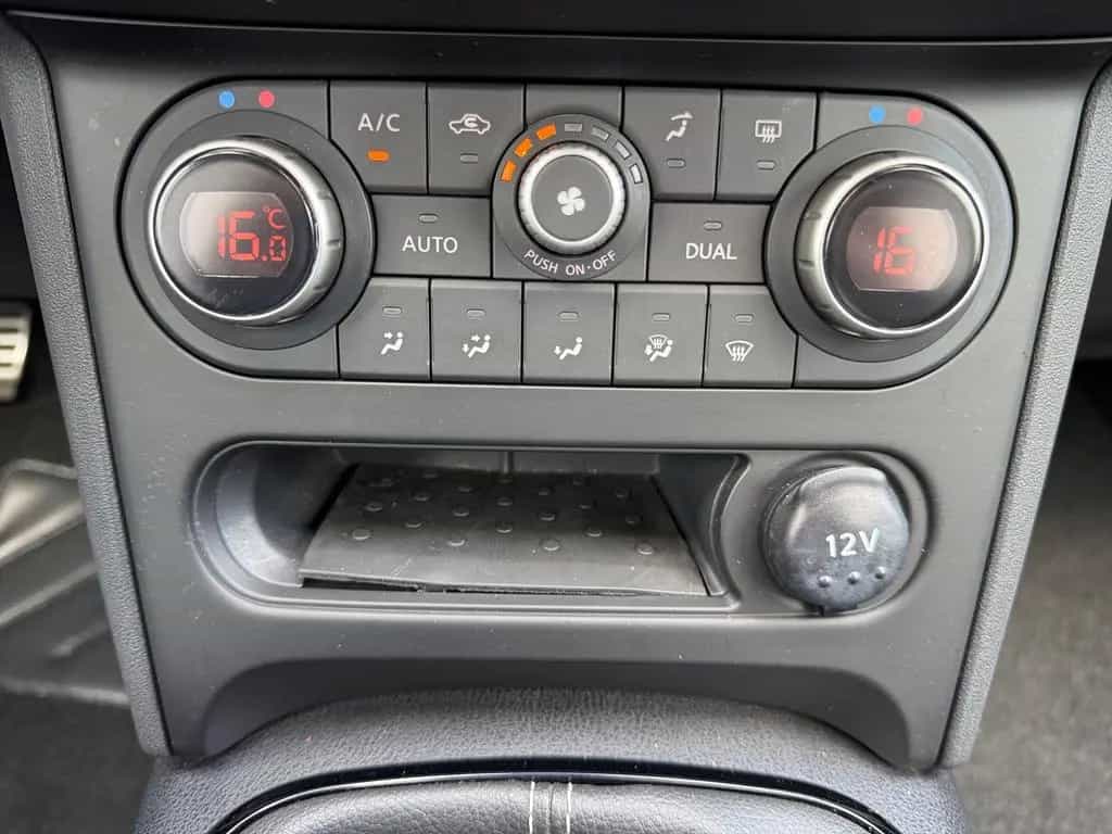 Nissan Qashqai 1.6i Navi 360° Kamera Panorama Bluetooth 11/2013-photo-26