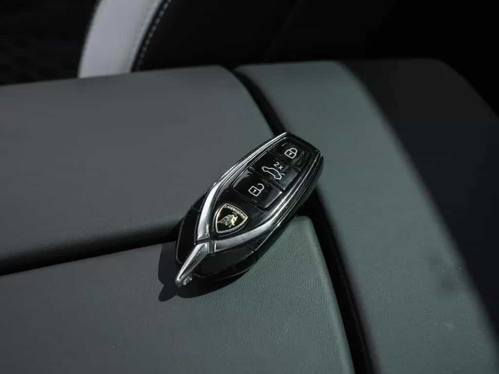 Lamborghini Urus S | Panoramic Roof | Bicolor Interior 08/2024-photo-35