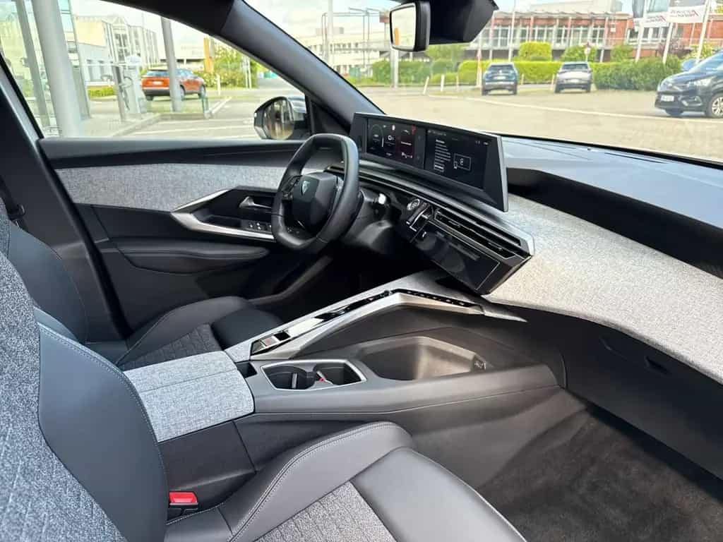 Peugeot 5008 145 Allure Hybrid 136 1.2 Digitales Cockpit 07/2025-photo-11