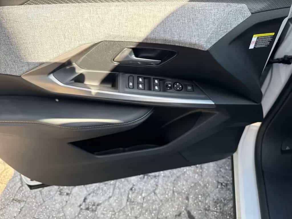 Peugeot 5008 145 Allure Hybrid 136 1.2 Digitales Cockpit 07/2025-photo-12