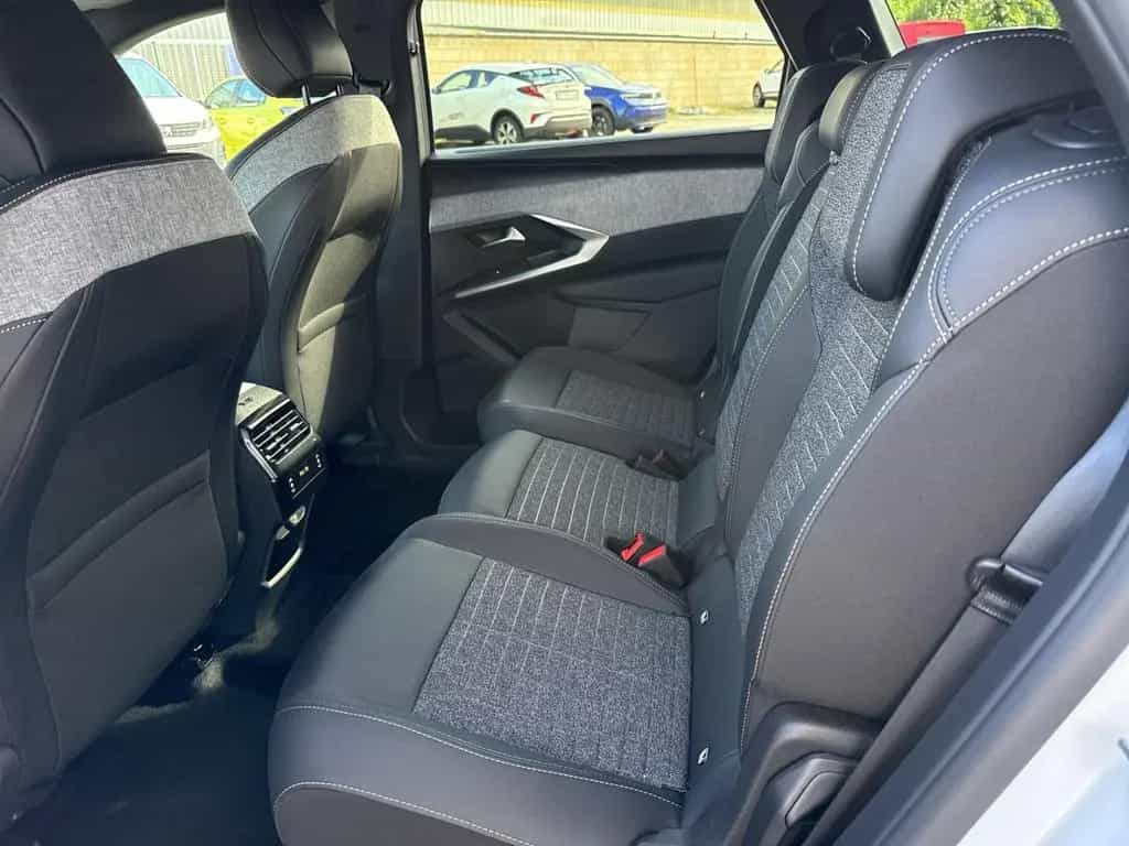 Peugeot 5008 145 Allure Hybrid 136 1.2 Digitales Cockpit 07/2025-photo-19