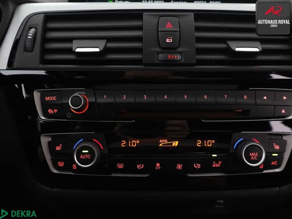 BMW 320 i xDrive M SPORT HUD,KEYLESS,HIFI,GLASDACH 03/2018-photo-19