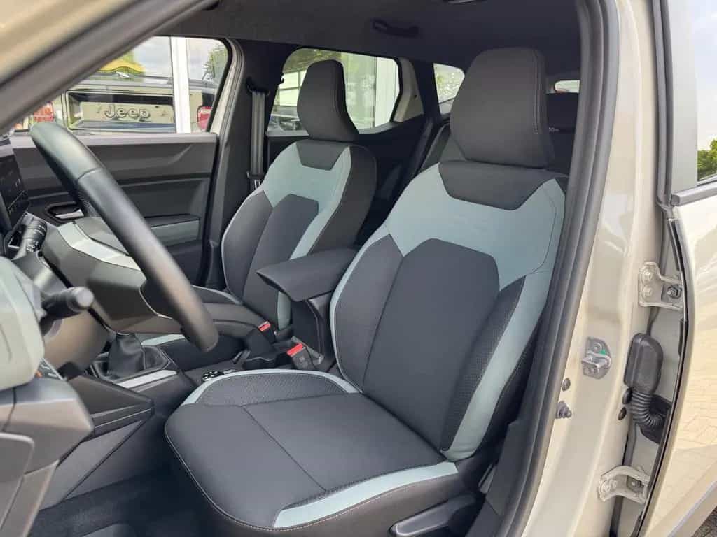 Dacia Duster III TCe 130 Extreme 4x4 NAVI ALLWETTER 03/2025-photo-18