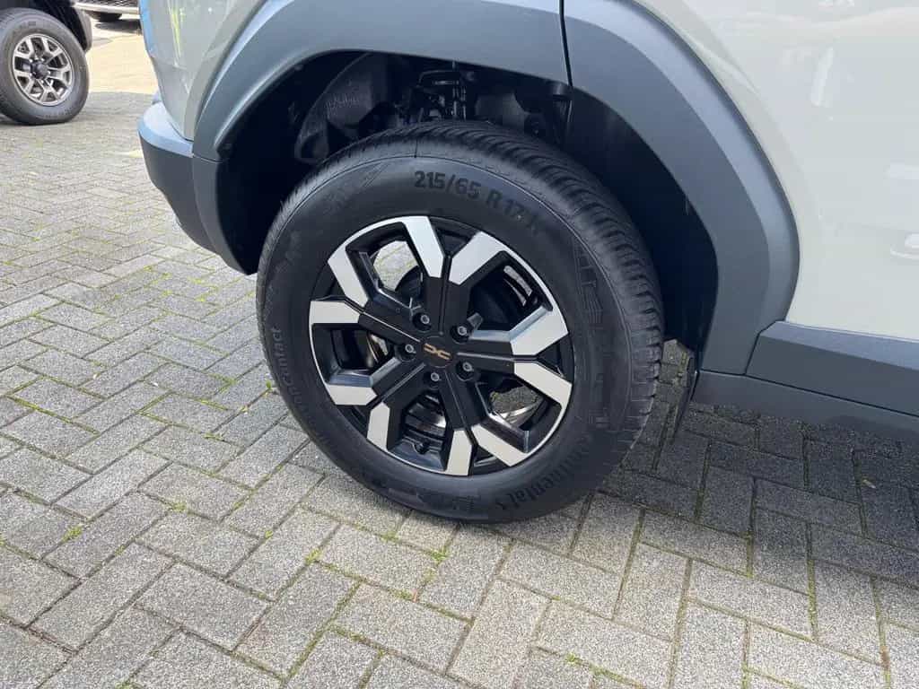 Dacia Duster III TCe 130 Extreme 4x4 NAVI ALLWETTER 03/2025-photo-22