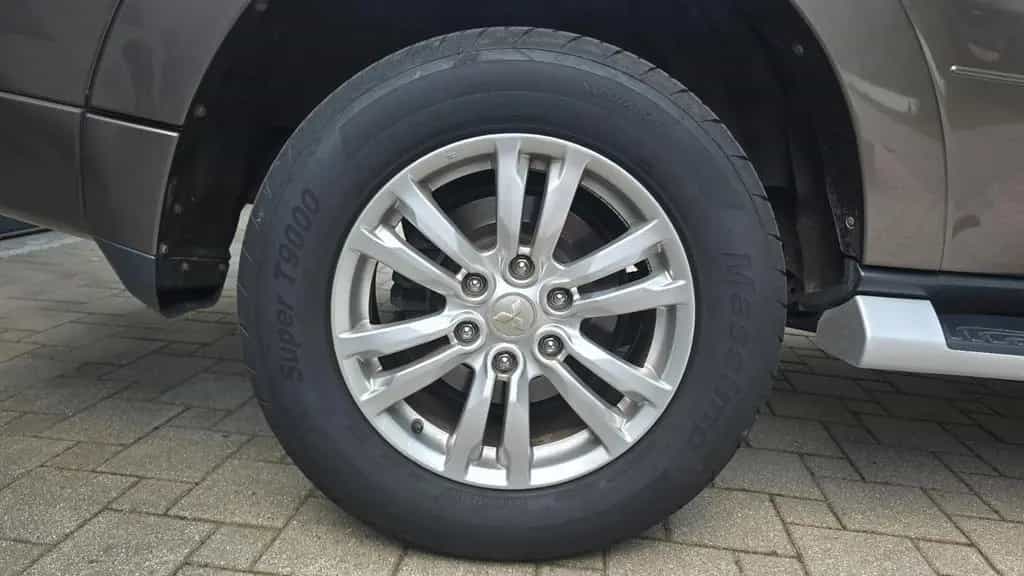 Mitsubishi Pajero 3,2 DI-D 4WD Top Automatik Top 06/2015-photo-10
