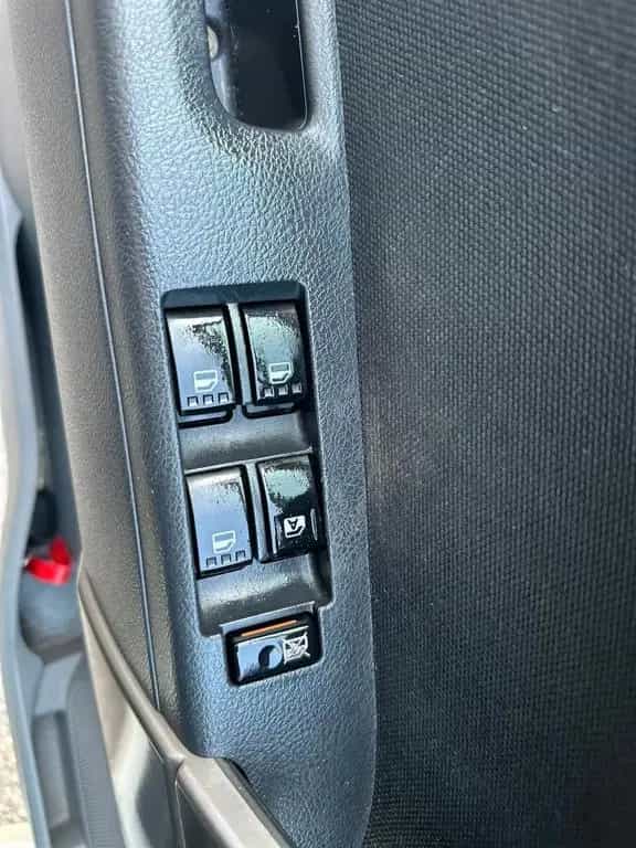Daihatsu Terios 1.5 4WD B You O/F Dolomite 04/2011-photo-13