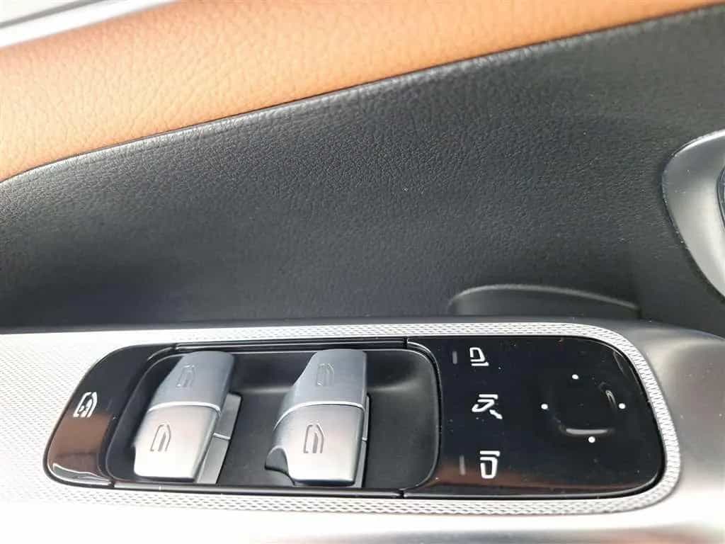 Mercedes-Benz GLC 300 AMG-Line 4MATIC 9G-tronic 01/2025-photo-15