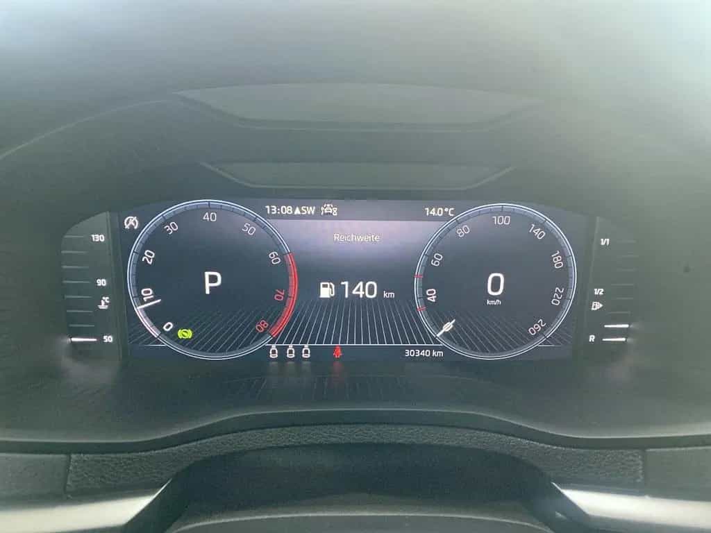 Skoda Karoq Tour 1.5 TSI NAVI+PDC+KAMERA+GRA+LED+BT 03/2024-photo-10