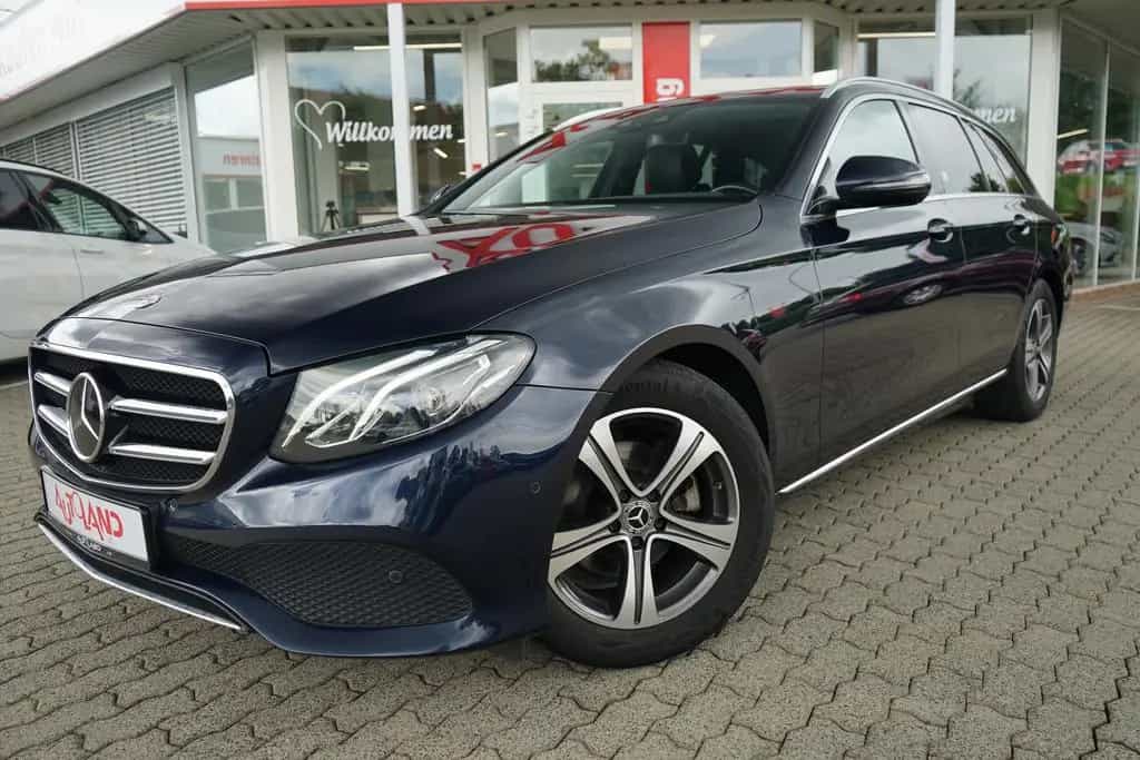 Mercedes-Benz E 220 E220 T d Avantgarde LED Navi ACC Kamera 11/2019-photo-1