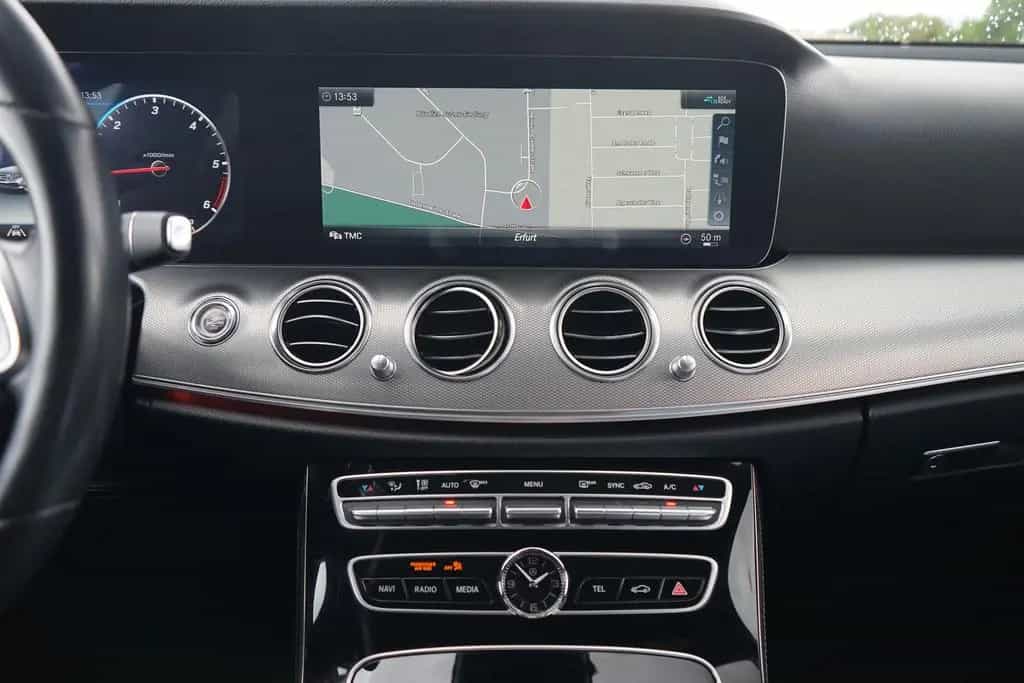 Mercedes-Benz E 220 E220 T d Avantgarde LED Navi ACC Kamera 11/2019-photo-17
