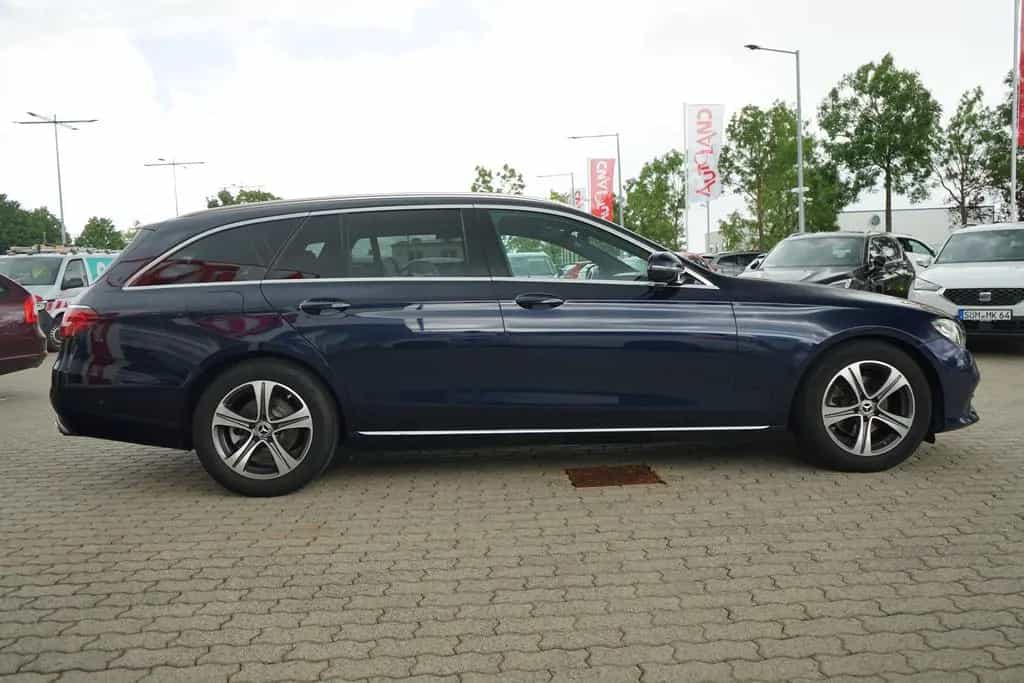 Mercedes-Benz E 220 E220 T d Avantgarde LED Navi ACC Kamera 11/2019-photo-2