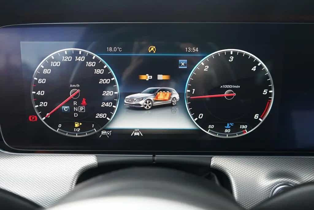 Mercedes-Benz E 220 E220 T d Avantgarde LED Navi ACC Kamera 11/2019-photo-23