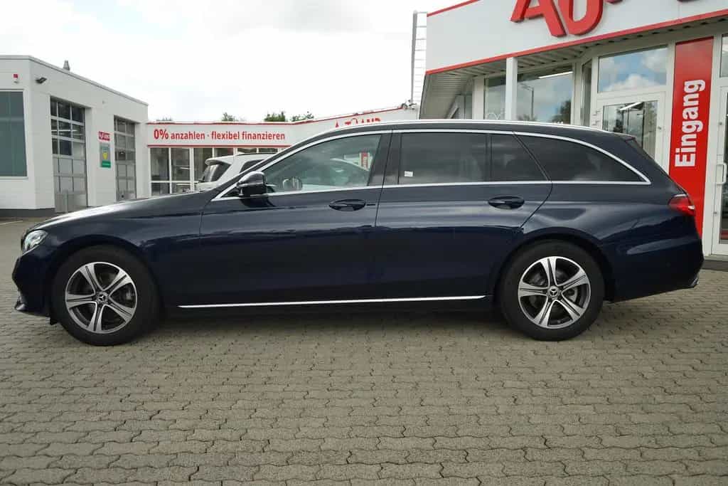 Mercedes-Benz E 220 E220 T d Avantgarde LED Navi ACC Kamera 11/2019-photo-3