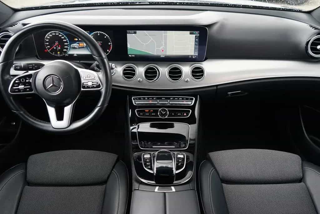 Mercedes-Benz E 220 E220 T d Avantgarde LED Navi ACC Kamera 11/2019-photo-5