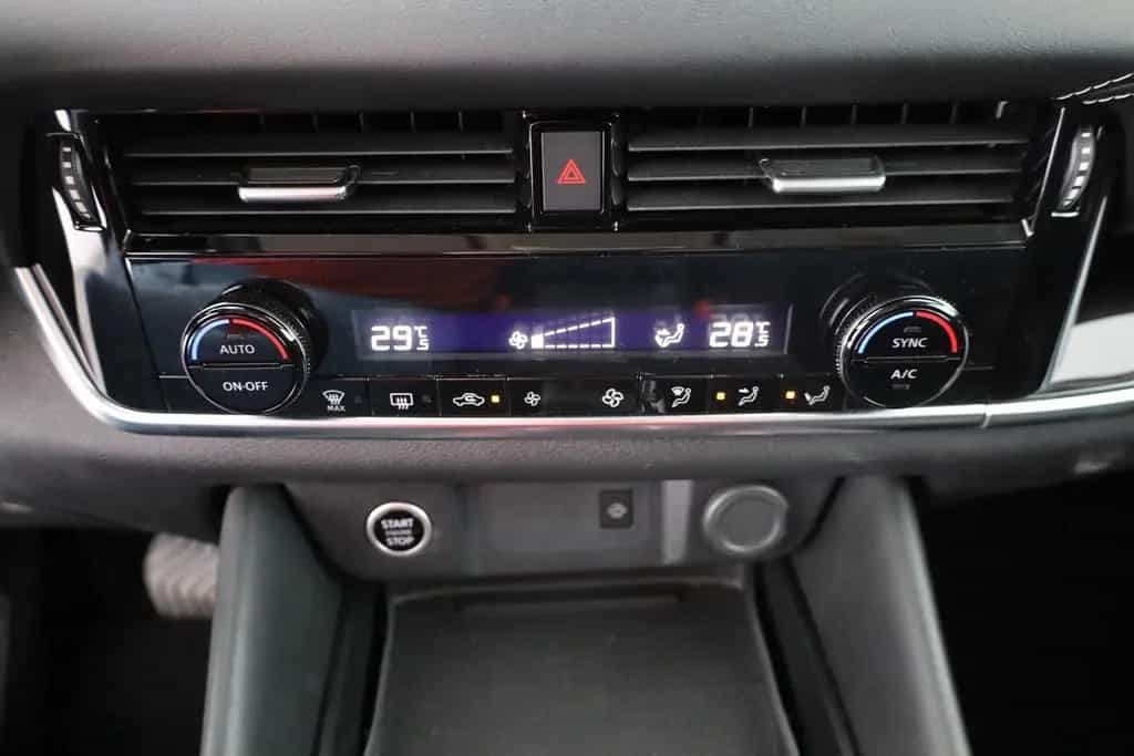 Nissan Qashqai N-Connecta 1.3 Dig-T Aut. LED ACC Navi 3 03/2024-photo-11