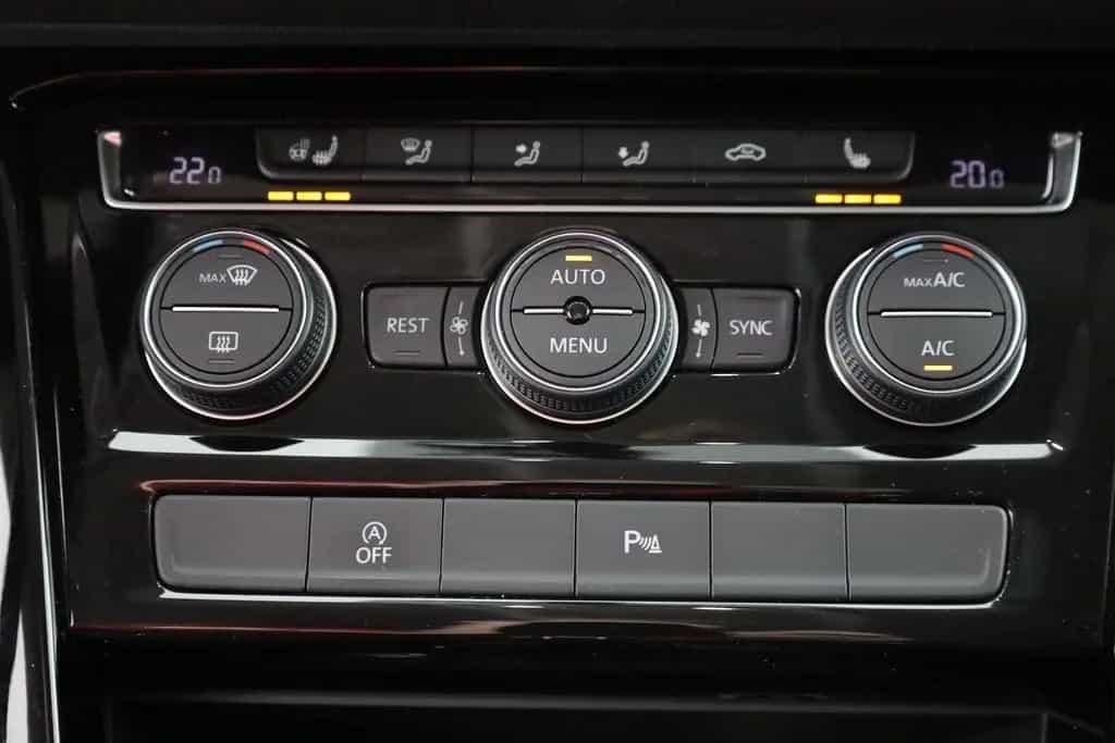 Volkswagen Touran 1.5 TSI DSG Highline LED AHK ACC 7-Sitzer 01/2019-photo-11