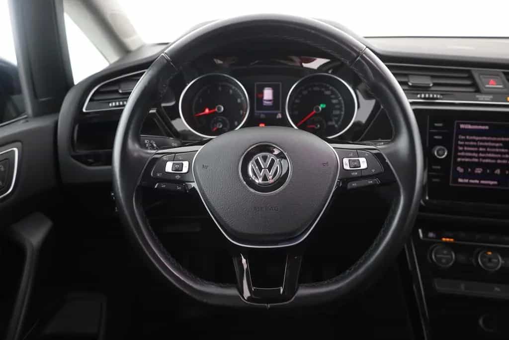 Volkswagen Touran 1.5 TSI DSG Highline LED AHK ACC 7-Sitzer 01/2019-photo-13