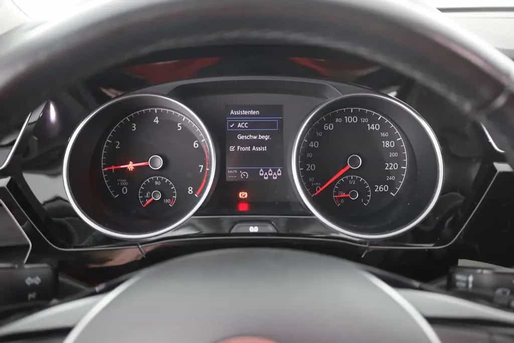 Volkswagen Touran 1.5 TSI DSG Highline LED AHK ACC 7-Sitzer 01/2019-photo-16