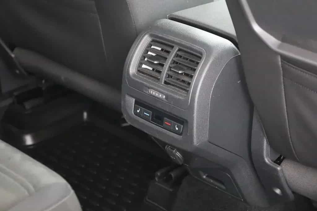 Volkswagen Touran 1.5 TSI DSG Highline LED AHK ACC 7-Sitzer 01/2019-photo-28
