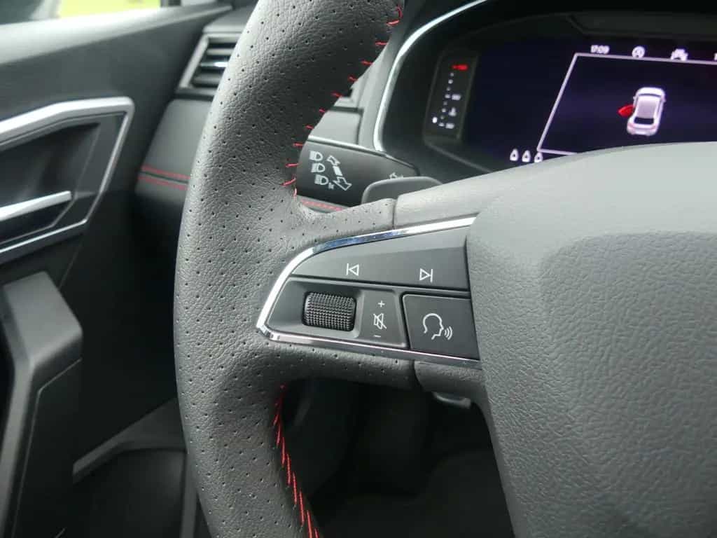 Seat Ibiza 1.0 TSI FR Black Edition ACC LED Kamera Be 10/2020-photo-23