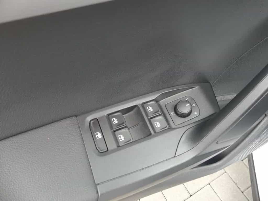 Seat Ibiza 1.0 TSI FR Black Edition ACC LED Kamera Be 10/2020-photo-30