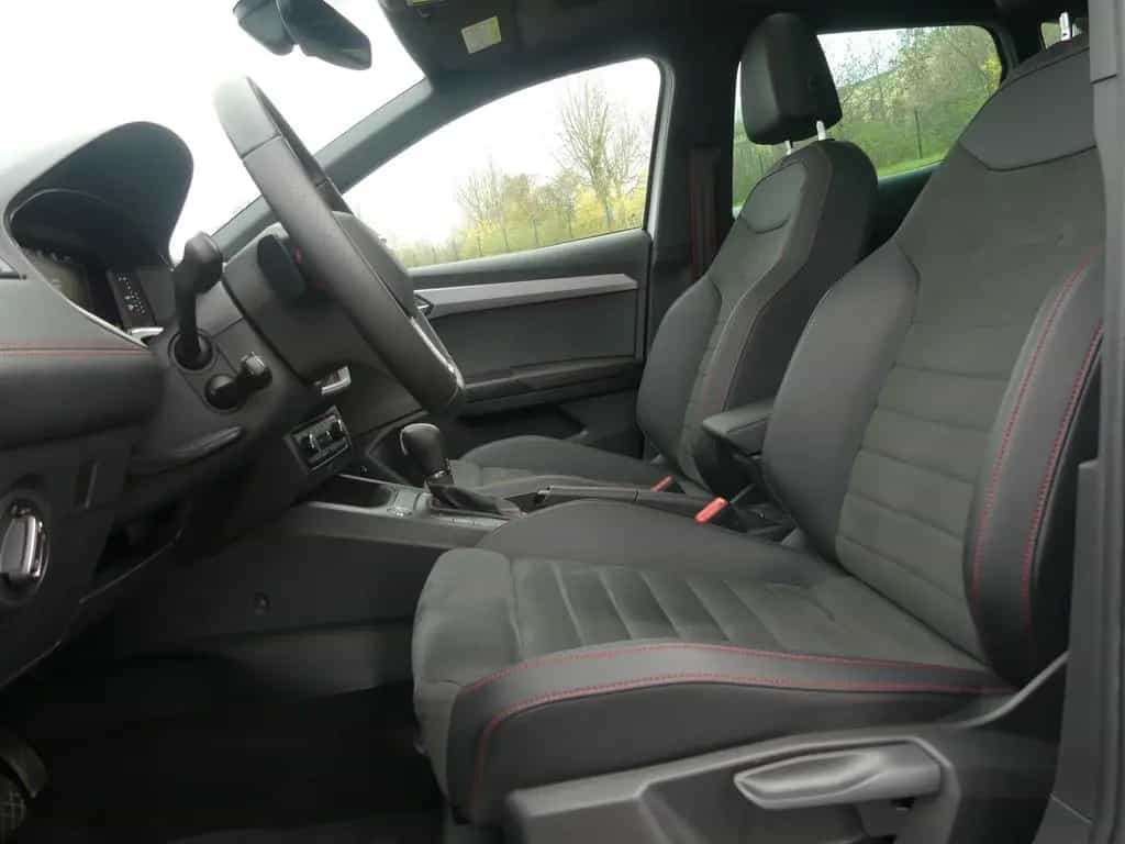 Seat Ibiza 1.0 TSI FR Black Edition ACC LED Kamera Be 10/2020-photo-32