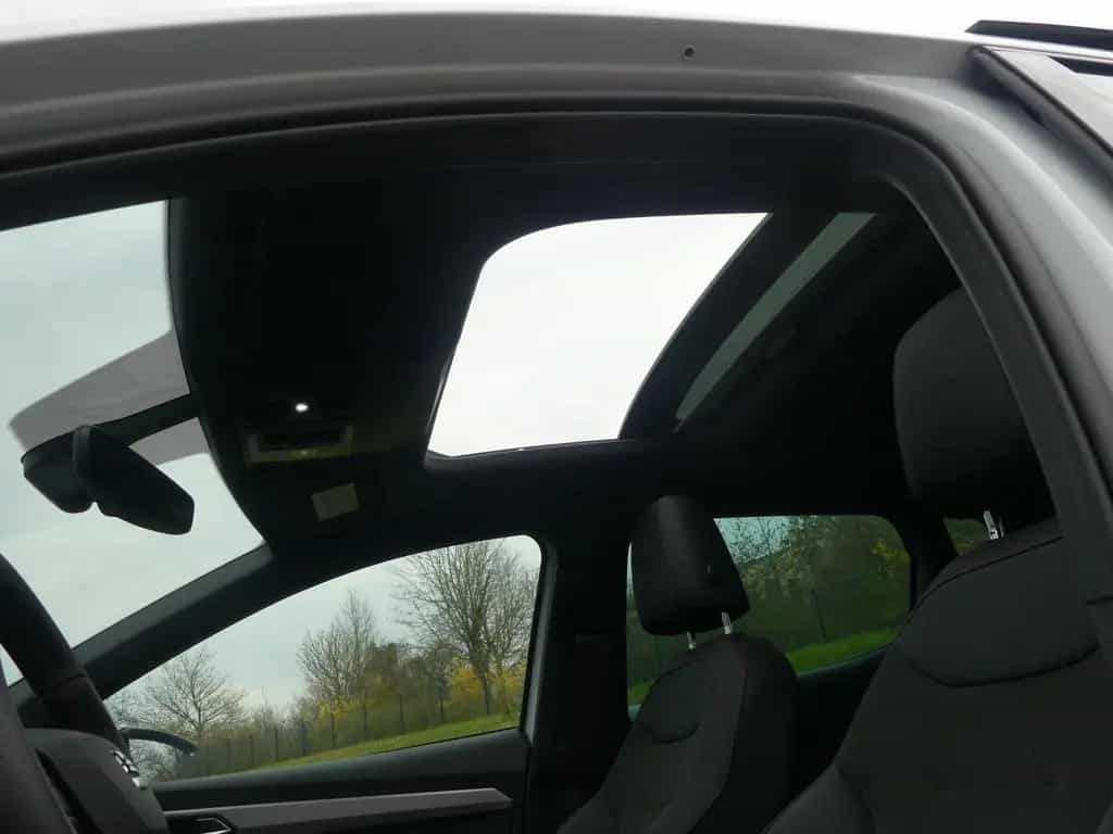Seat Ibiza 1.0 TSI FR Black Edition ACC LED Kamera Be 10/2020-photo-36