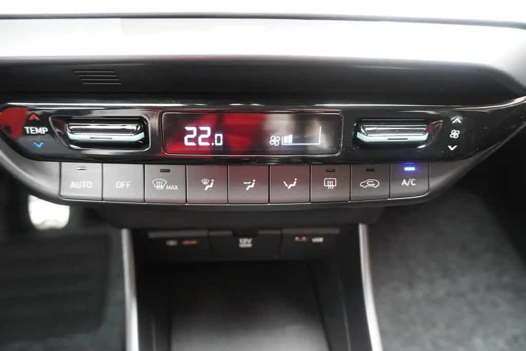 Hyundai BAYON 1.0 T-GDI Trend 2WD LED Kamera Tempomat 01/2022-photo-25