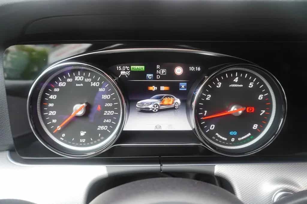 Mercedes-Benz E 200 E200 Avantgarde LED Teilleder Kamera Totwinkel 06/2020-photo-15