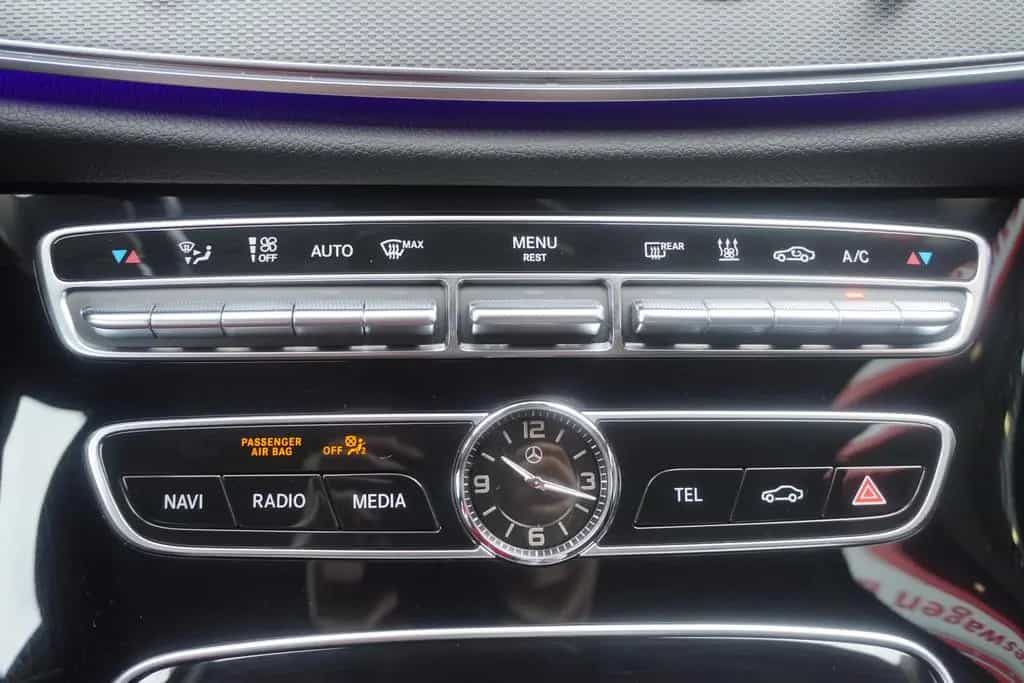 Mercedes-Benz E 200 E200 Avantgarde LED Teilleder Kamera Totwinkel 06/2020-photo-26