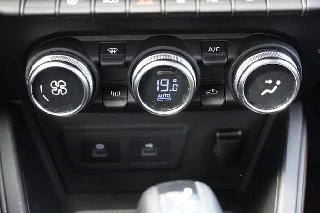 Dacia Duster II 1.3 Klimaaut. LED Navi DAB PDC Kamera 03/2023-photo-16