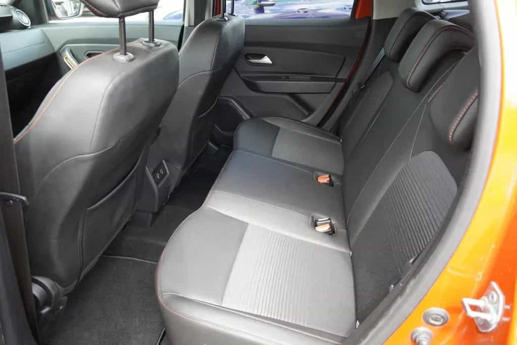 Dacia Duster II 1.3 Klimaaut. LED Navi DAB PDC Kamera 03/2023-photo-31