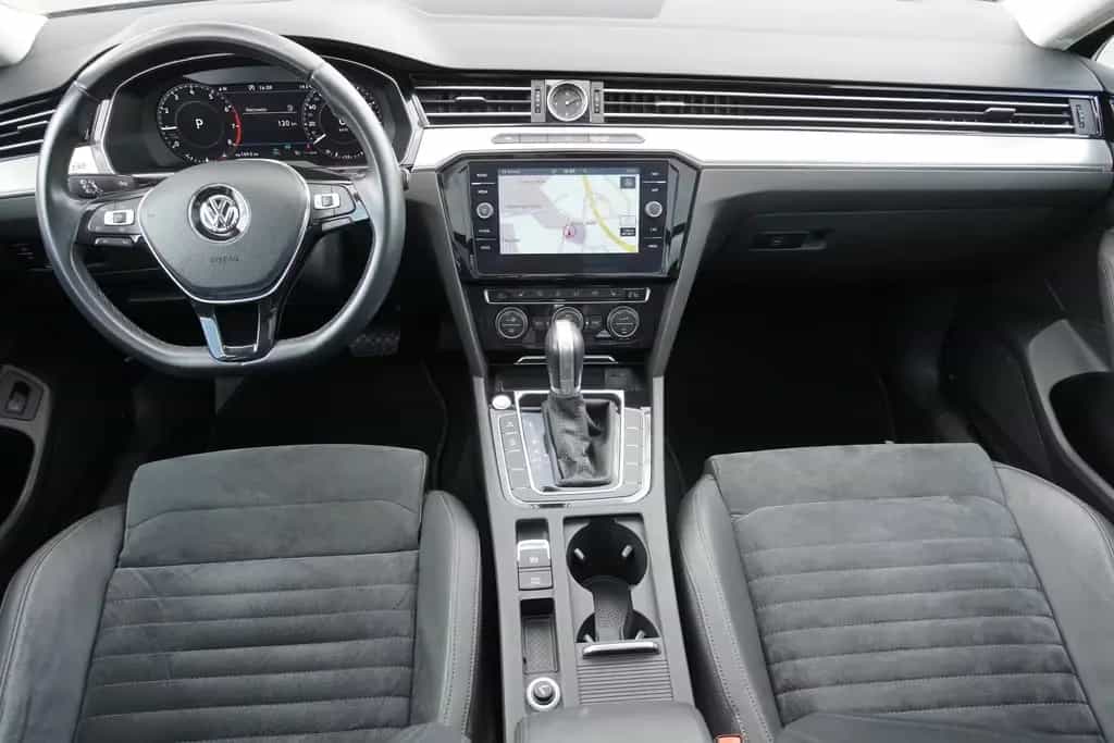 Volkswagen Passat Variant 1.5 TSI Highline Navi LED 08/2020-photo-10