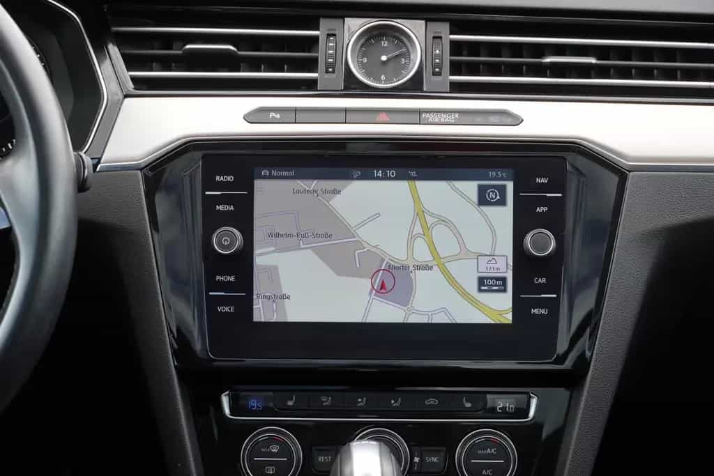 Volkswagen Passat Variant 1.5 TSI Highline Navi LED 08/2020-photo-12