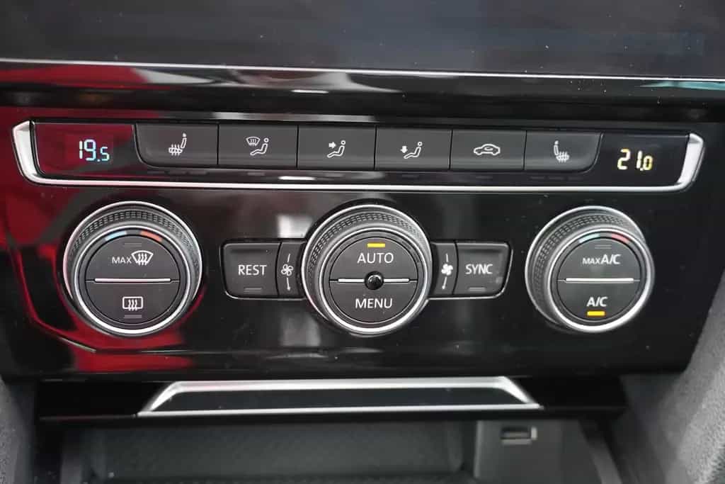 Volkswagen Passat Variant 1.5 TSI Highline Navi LED 08/2020-photo-18