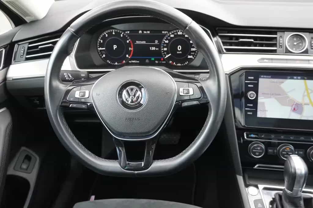 Volkswagen Passat Variant 1.5 TSI Highline Navi LED 08/2020-photo-23