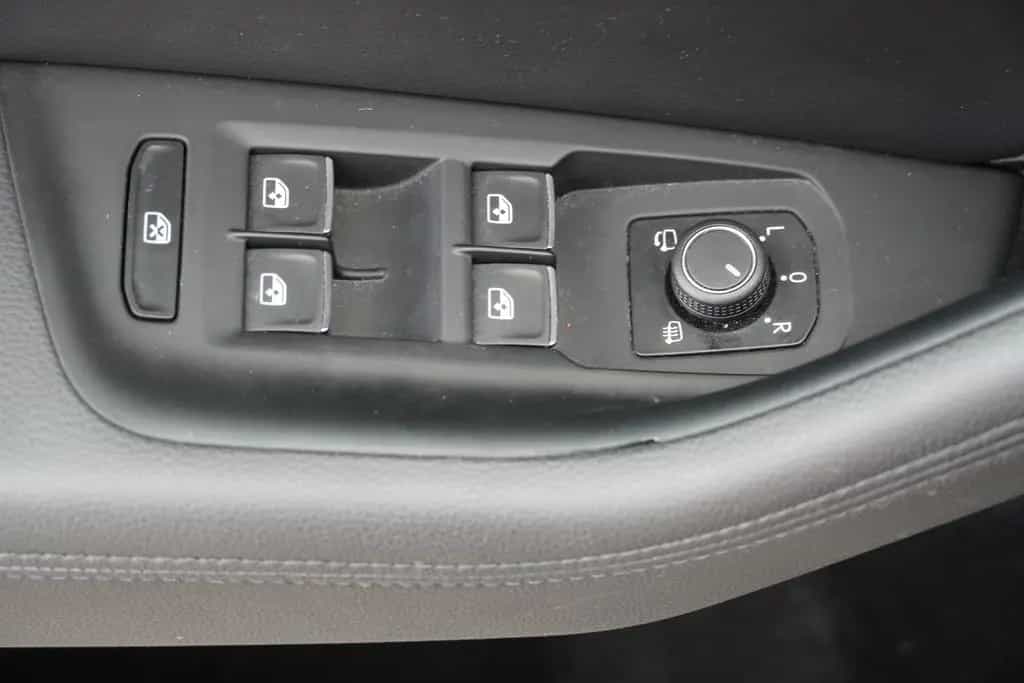 Volkswagen Passat Variant 1.5 TSI Highline Navi LED 08/2020-photo-32
