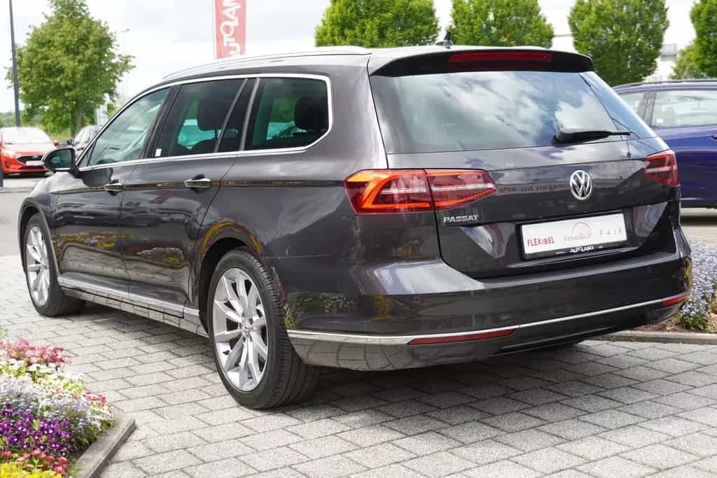 Volkswagen Passat Variant 1.5 TSI Highline Navi LED 08/2020-photo-5