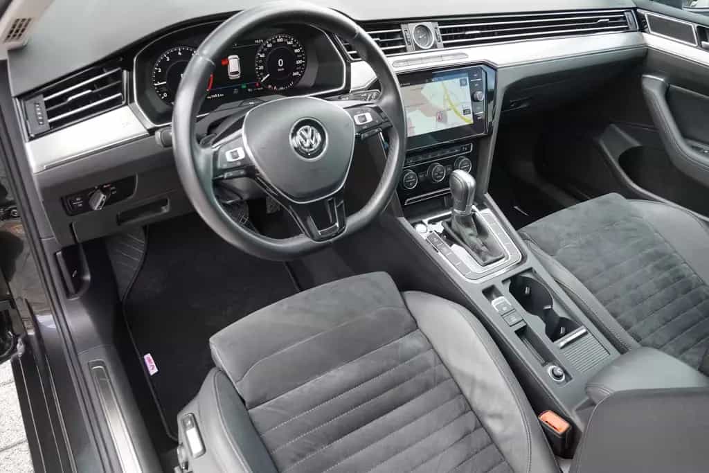Volkswagen Passat Variant 1.5 TSI Highline Navi LED 08/2020-photo-9