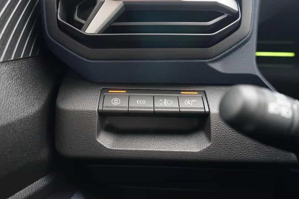 Dacia Duster TCe 130 LED Navi Kamera 04/2025-photo-24