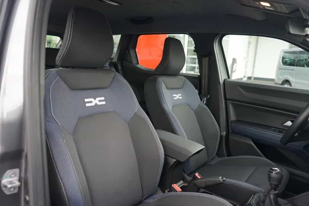 Dacia Duster TCe 130 LED Navi Kamera 04/2025-photo-27
